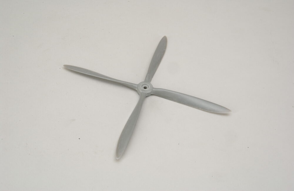 APC 11  x 9  4-Blatt Propeller | # E-LP4-11X9